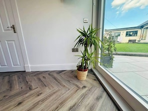Interior - Stylish Cozy Edinburgh Studio The Garden Room (Edinburgh)