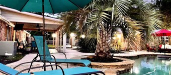 Family Getaway Sleeps 22 with Private Pool + Game Room