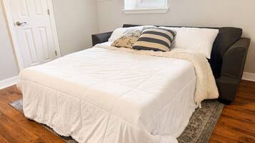 6 bedrooms, iron/ironing board, WiFi, bed sheets