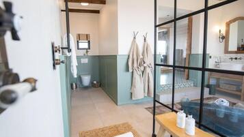 Chalet Mewah, patio, pemandangan gunung | Kamar mandi | Bathtub