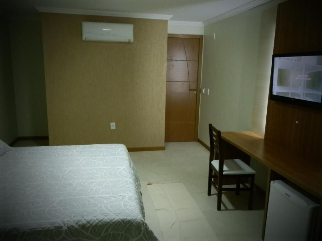 Espacio para trabajar con laptop y wifi gratis 