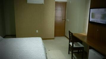 Espacio para trabajar con laptop y wifi gratis