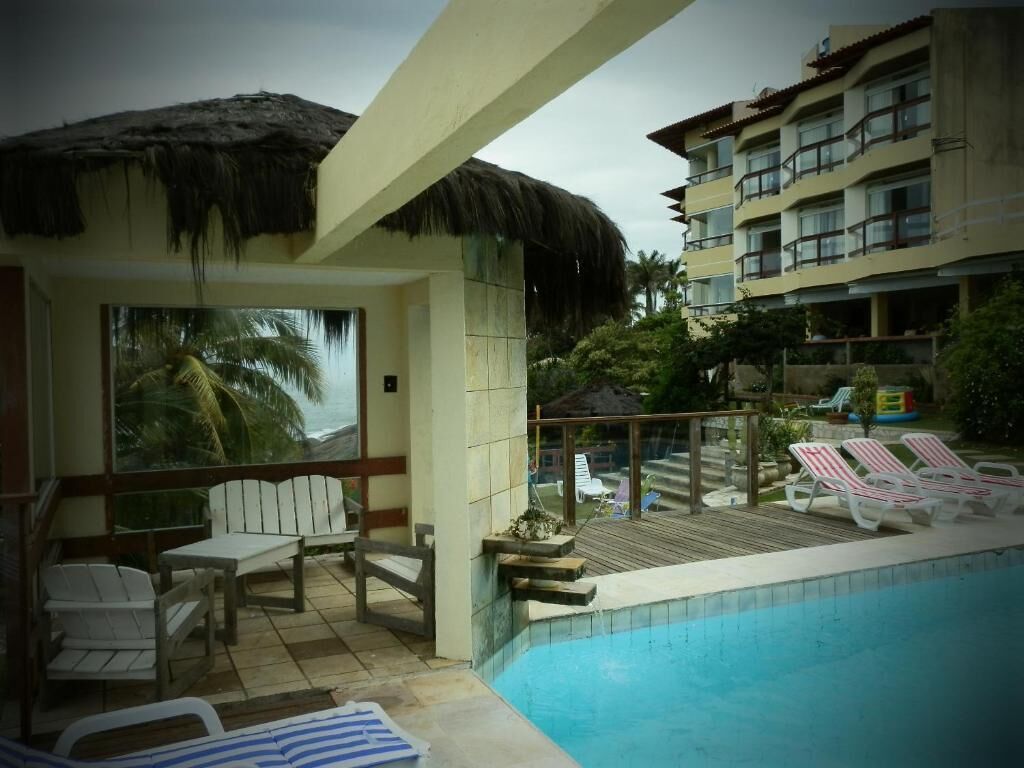2 outdoor pools