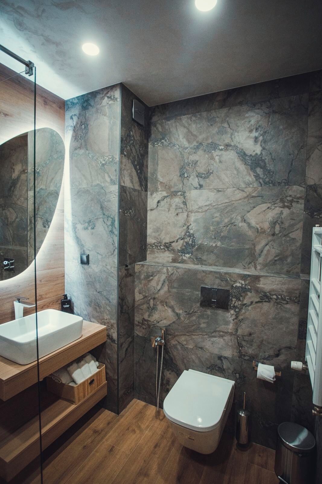 Deluxe Studio Suite, Mountain View | Bathroom | Hair dryer, towels, soap, shampoo