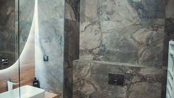 Deluxe Studio Suite, Mountain View | Bathroom | Hair dryer, towels, soap, shampoo
