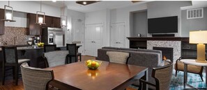 Dining - Winter retreat near the slopes in a cozy 1-bedroom condo in lovely Park City (Park City)