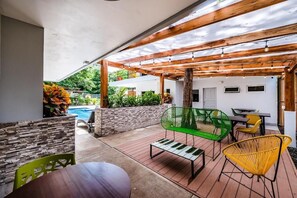 Outdoor dining - Hotel Elixir (Tamarindo)