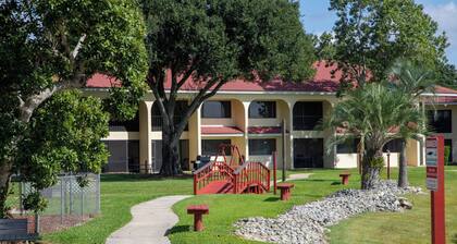 Harder Hall Resort Club by CoolVacay