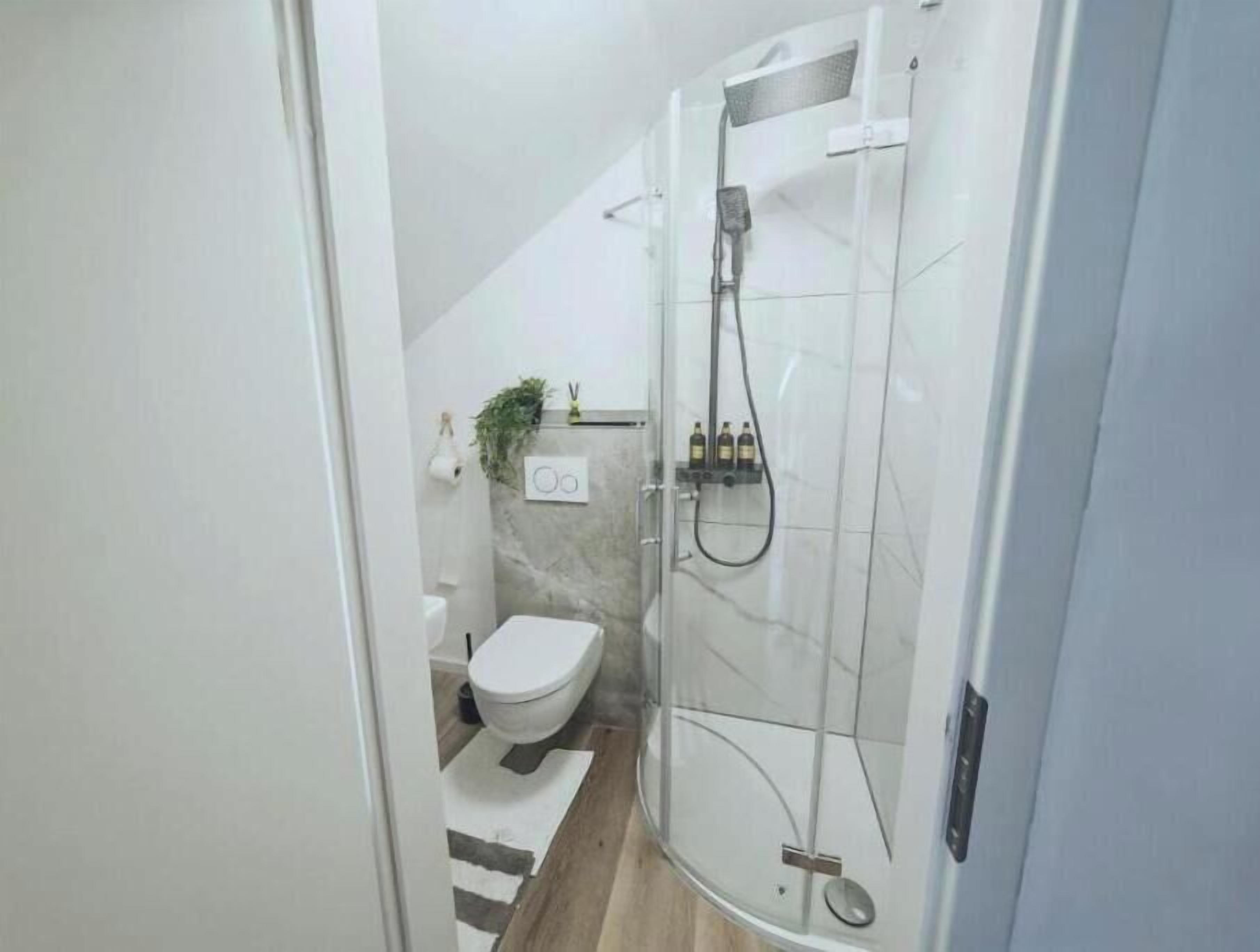 Dusche, Haartrockner, Bidet, Handtücher