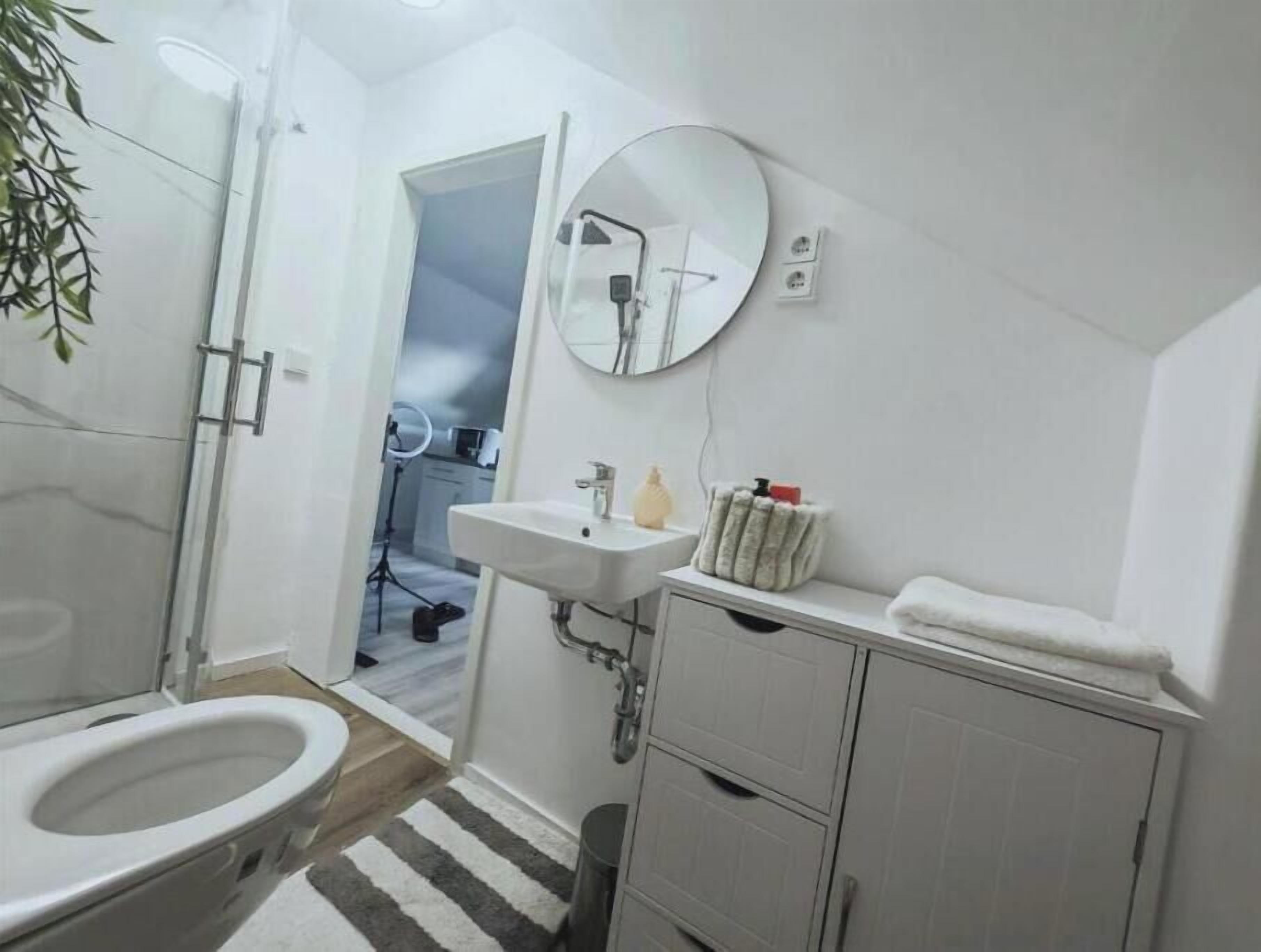 Dusche, Haartrockner, Bidet, Handtücher