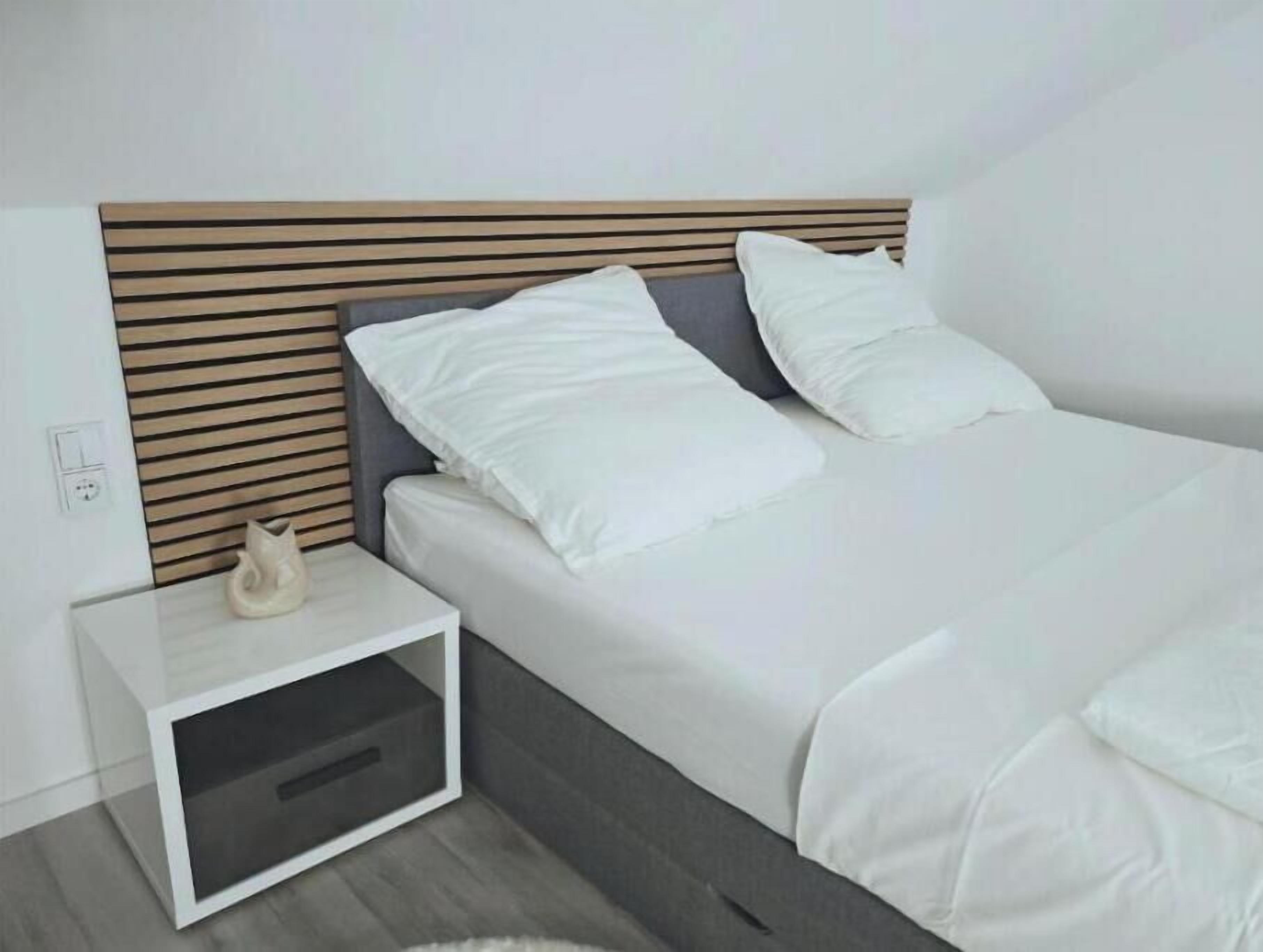 WiFi, bed sheets