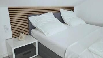 WiFi, bed sheets