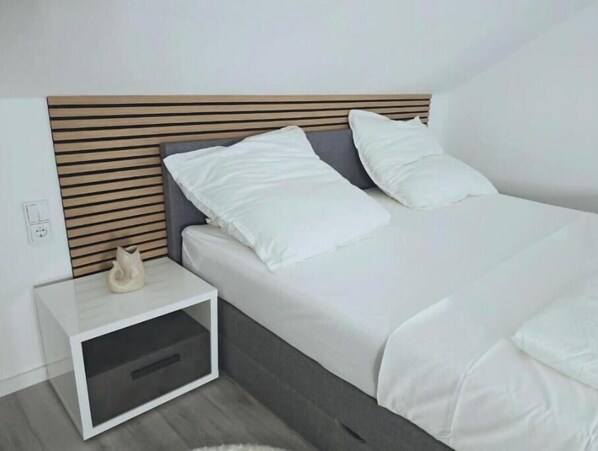 WiFi, bed sheets