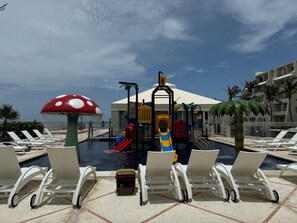 Children’s area - Three Bedroom Beachfront Villa - Private Heated Pool & Beach Access (Cancun)