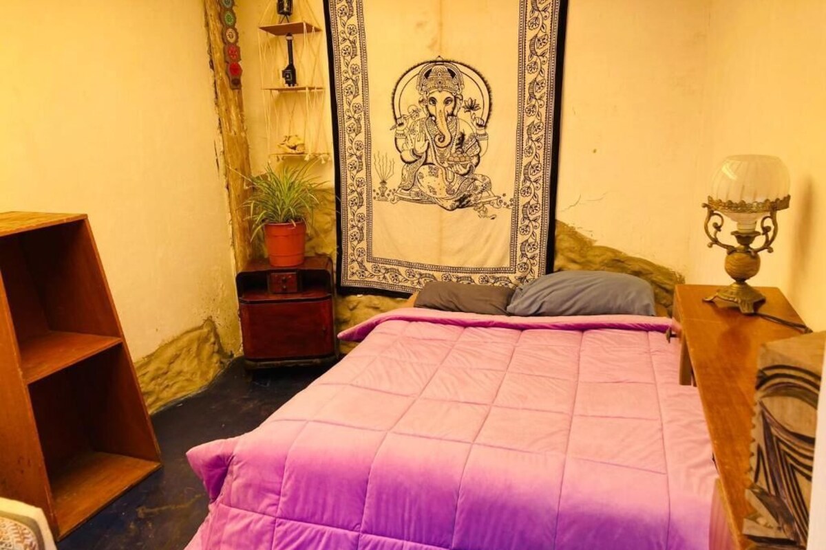 Standard Room | In-room safe, iron/ironing board (on request), WiFi (free)