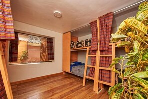 In-room safe, iron/ironing board (on request), WiFi (free) - Kamanti Hostel (Pisac)