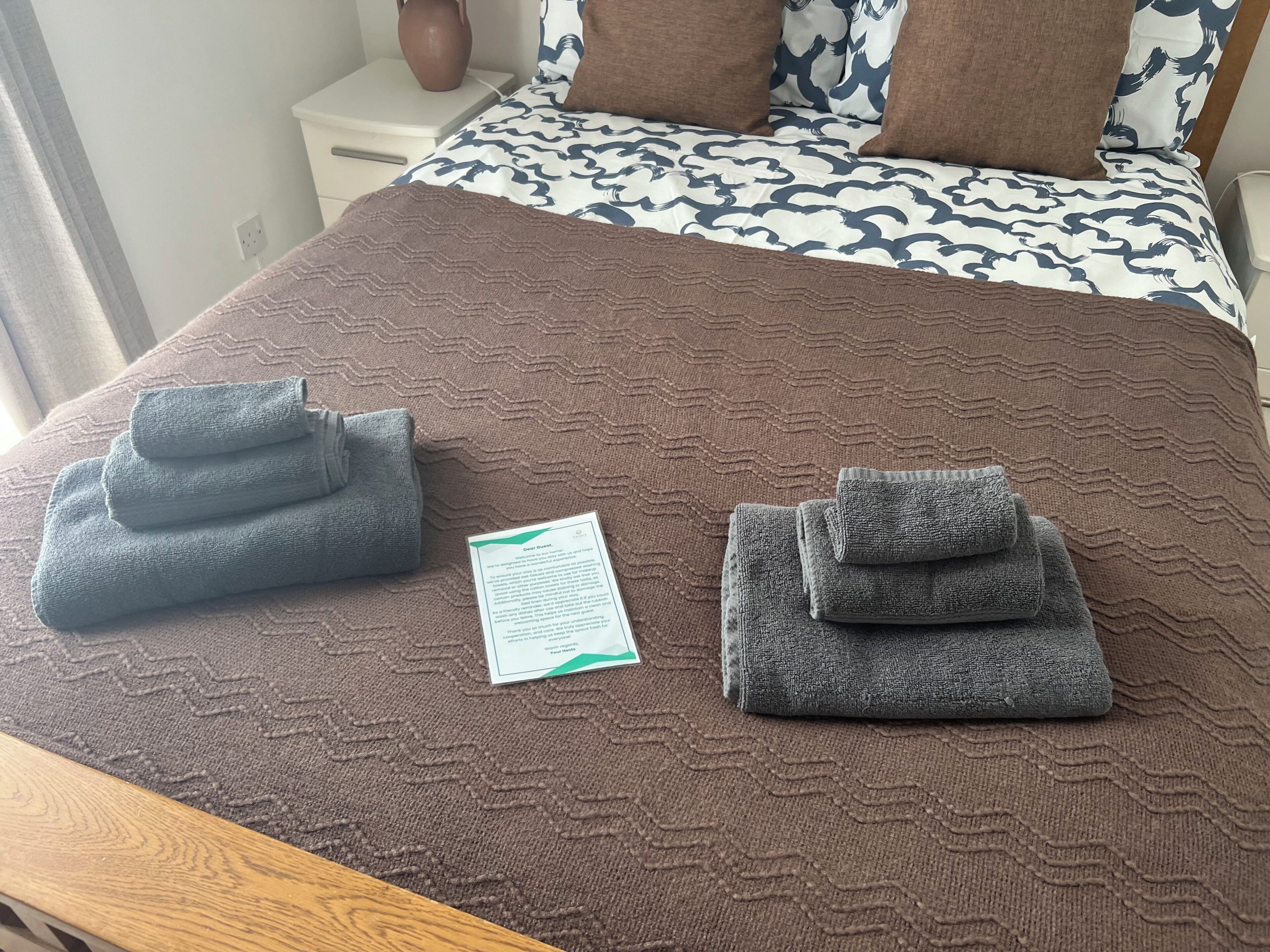 Iron/ironing board, WiFi, bed sheets