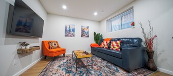 Stylish Private Suite, Parking & Banff Getaway