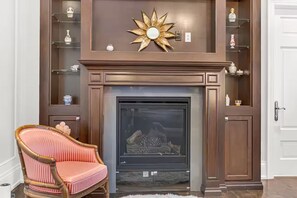 Interior - Stylish 4BR Stay • Fireplace • 2 Parking Spots (Markham)