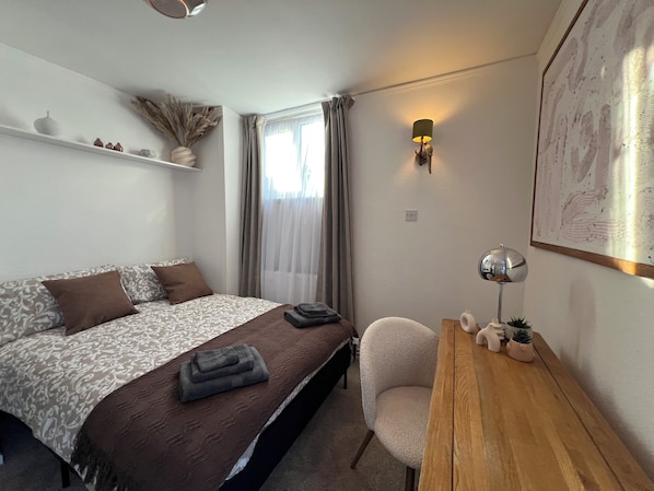Iron/ironing board, WiFi, bed sheets