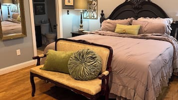 4 bedrooms, desk, iron/ironing board, WiFi (free)