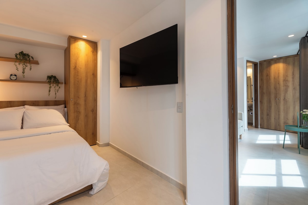 Basic Apartment | Desk, iron/ironing board, free WiFi, bed sheets