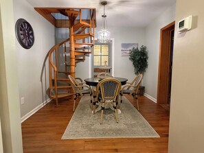 Dining - Rose Haven Coastal Cottage (North Beach)