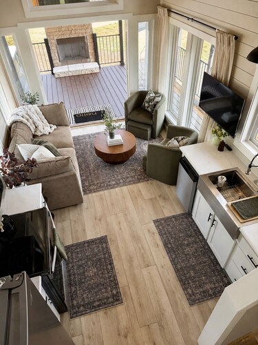 Waterfront Luxury Cabin with kayaking, paddleboarding, and fishing