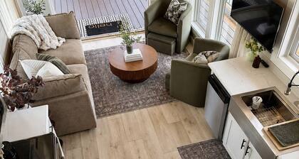 Waterfront Luxury Cabin with kayaking, paddleboarding, and fishing