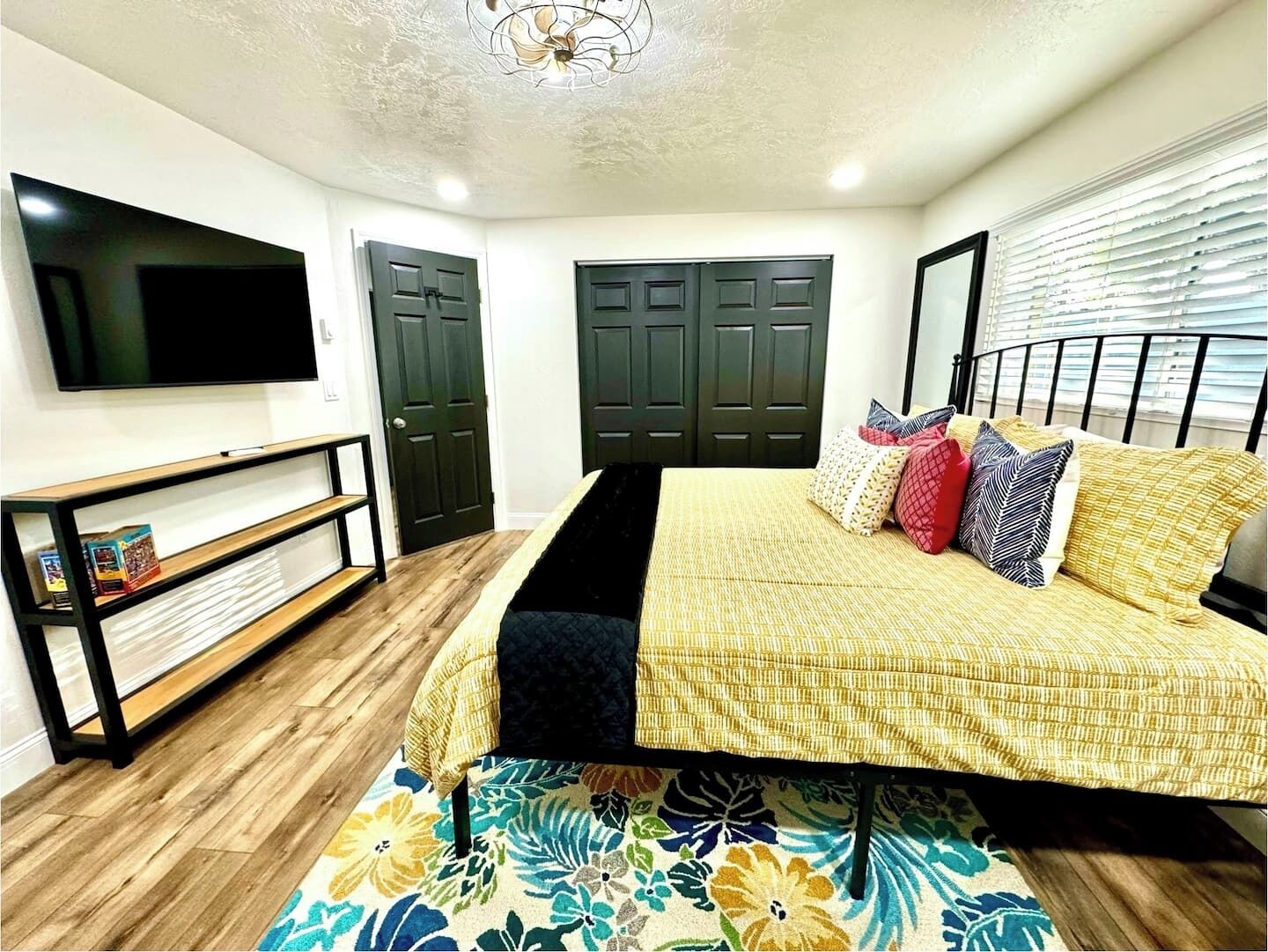 2 bedrooms, desk, iron/ironing board, travel crib