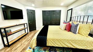 2 bedrooms, desk, iron/ironing board, travel crib