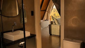 Basic Chalet | Bathroom