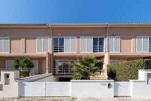 Exterior - Vrbo Property (Marinhas)