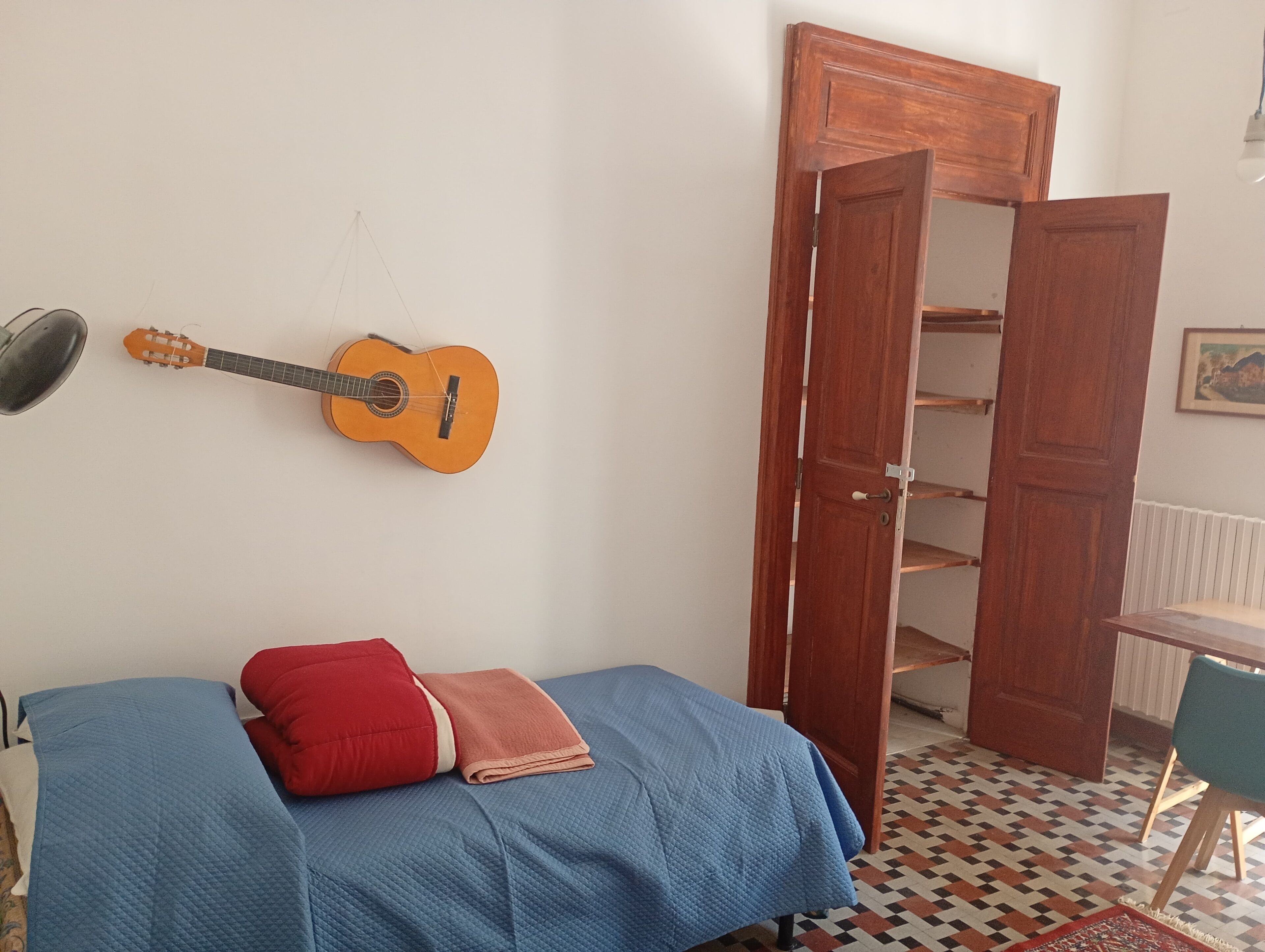 3 bedrooms, desk, iron/ironing board, WiFi (free)