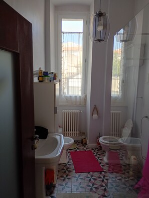 Bathroom - Vrbo Property (Campobasso)