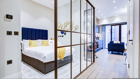 Room - Hybrid Resi Canary Wharf One bedroom Apartment (London)