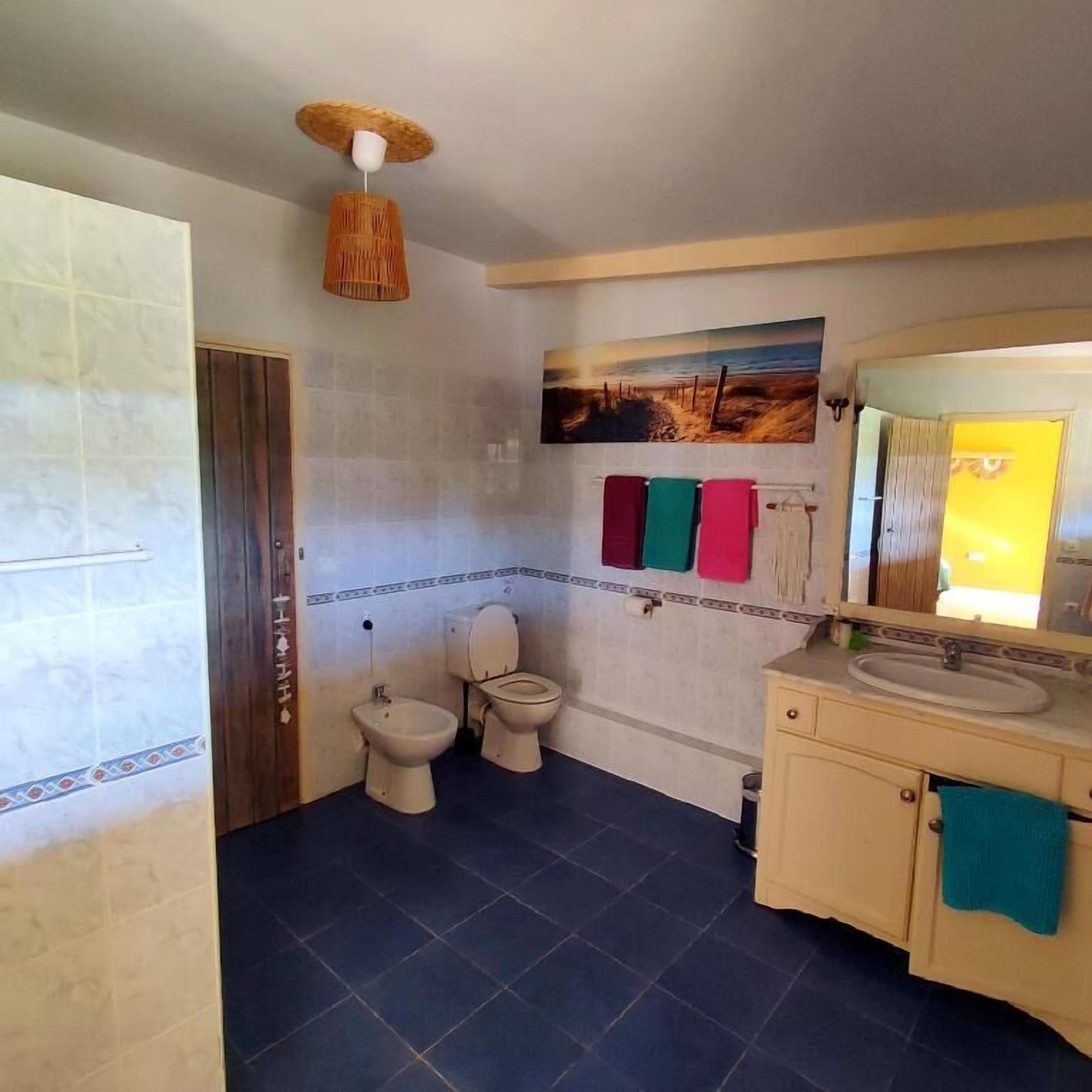 Superior Triple Room, Garden View | Bathroom | Free toiletries, hair dryer, bidet, towels