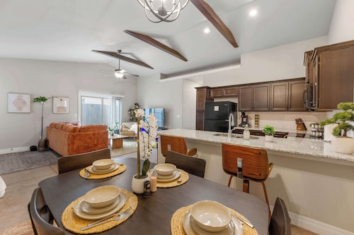 Gorgeous 3 bed 2 bath property with 2 car garage