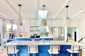 Private kitchen - Private Beach Access • Ocean & Mountain Views • Near Olympic National Park (Port Angeles)