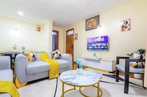 Living area - 2-bedroom apartment in beautiful Nairobi with AC and fitness room (Nairobi)