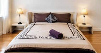 Stylish Private Room | Free Parking | Fast WiFi | Great Location