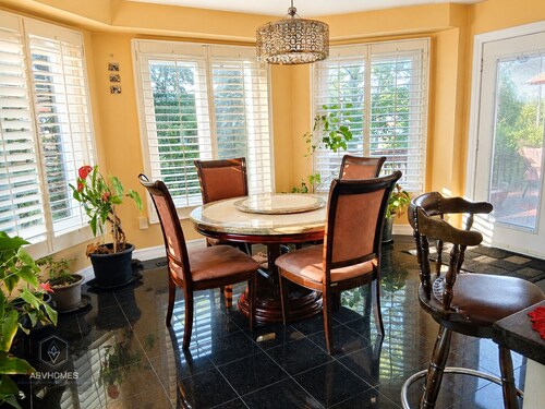 Stylish Private Room | Free Parking | Fast WiFi | Great Location