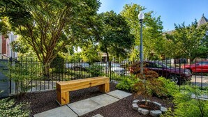 Property grounds - Luxe Modern Suite on 14th (Washington)