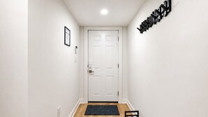 Interior - Luxe Modern Suite on 14th (Washington)