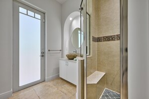 Bathroom - 5 Min to Beach - Heated Pool - Bikes Included (Delray Beach)