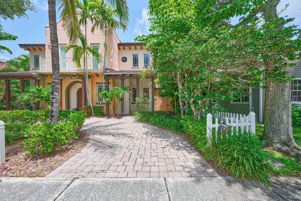Exterior - 5 Min to Beach - Heated Pool - Bikes Included (Delray Beach)