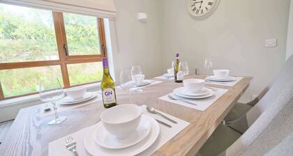 Deluxe 4 Bedroom New Build with Games Room & Private Garden By Travel Lets Holiday Homes Letterkenny