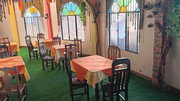 Family Double or Twin Room, Lake View | Dining