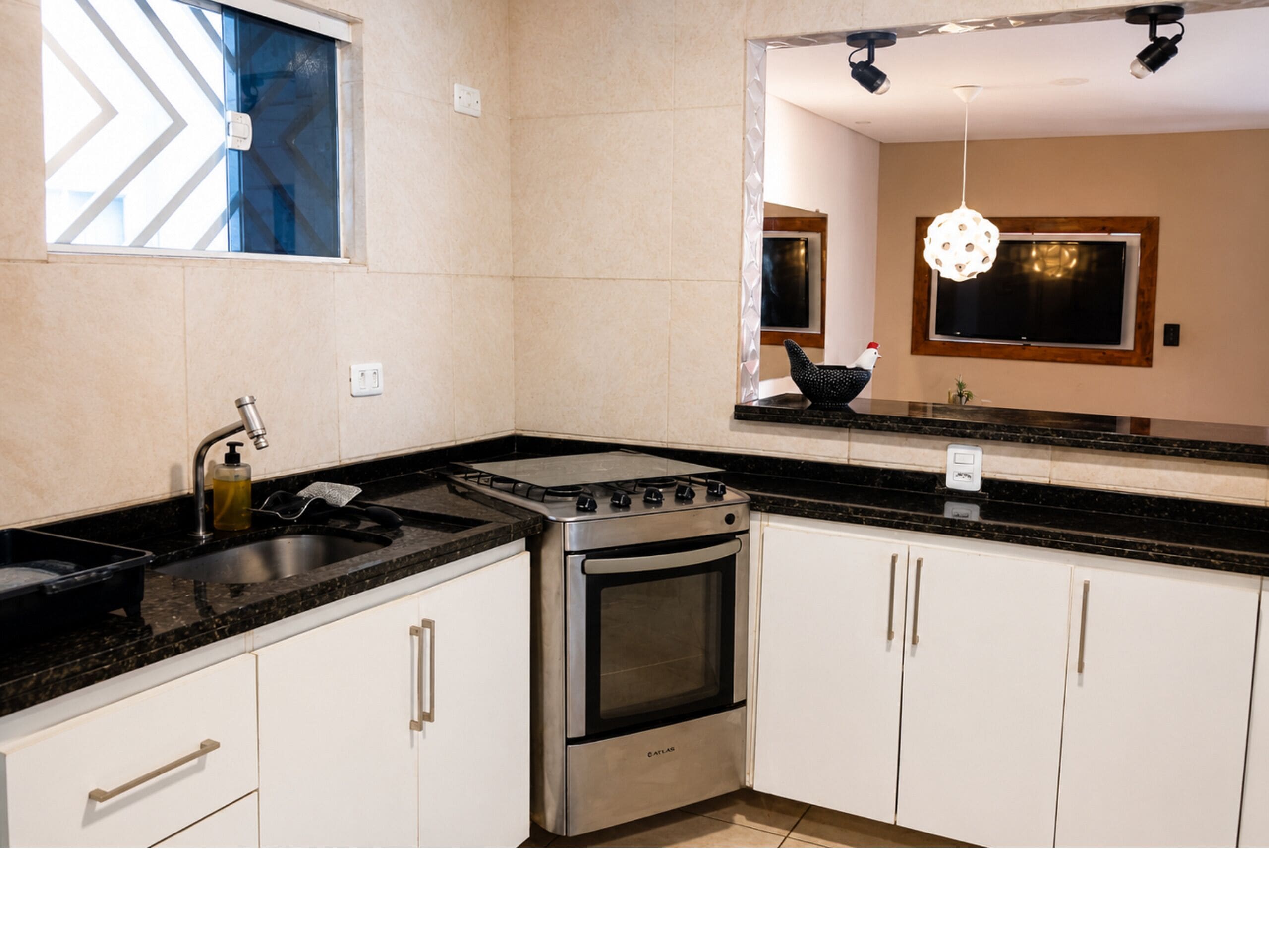 Premium House | Private kitchen | Fridge, microwave, oven, cookware/dishes/utensils