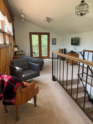 Smart TV - Spacious Retreat w/ Fire Pit, Ping Pong, beautiful forest views- Near Ski & Golf (Angel Fire)